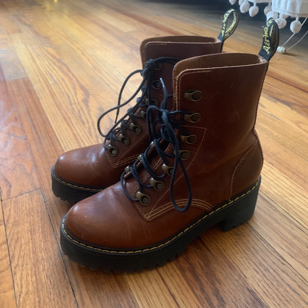 Dr. Martens Leona boot in Butterscotch.